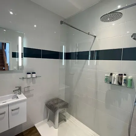 Maison De A La Tres Bien Equipee Proche Centre Avec Commerces 別荘 *