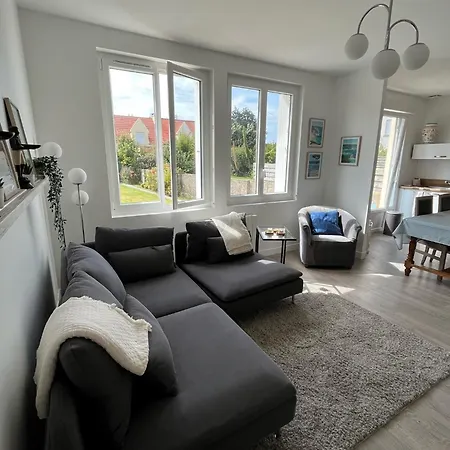 Maison De A La Tres Bien Equipee Proche Centre Avec Commerces 別荘 *